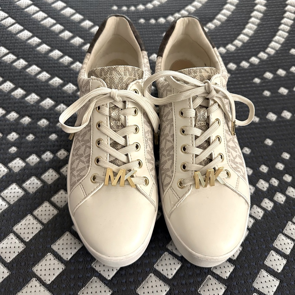 Micheal Kors Color-Block Logo Sneaker size 8